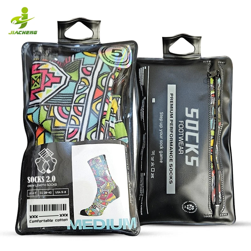 Кастом босмага эга, қалин ва қайта ишлатиладиган слайдер-зипперли текис пакет — ойначали, ПВХ материалдан тайёрланган, шкарпеткаларни қадоқлаш учун. Илгич учун тешиги мавжуд