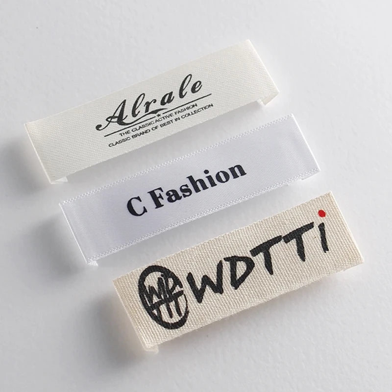 Ўз-ўзидан ёпиштирувчи тўқув ёрлиқлари логотиплари Кийим учун босилган ёрлиқлар Пахта мослаштирилган кийим ёрлиқлари