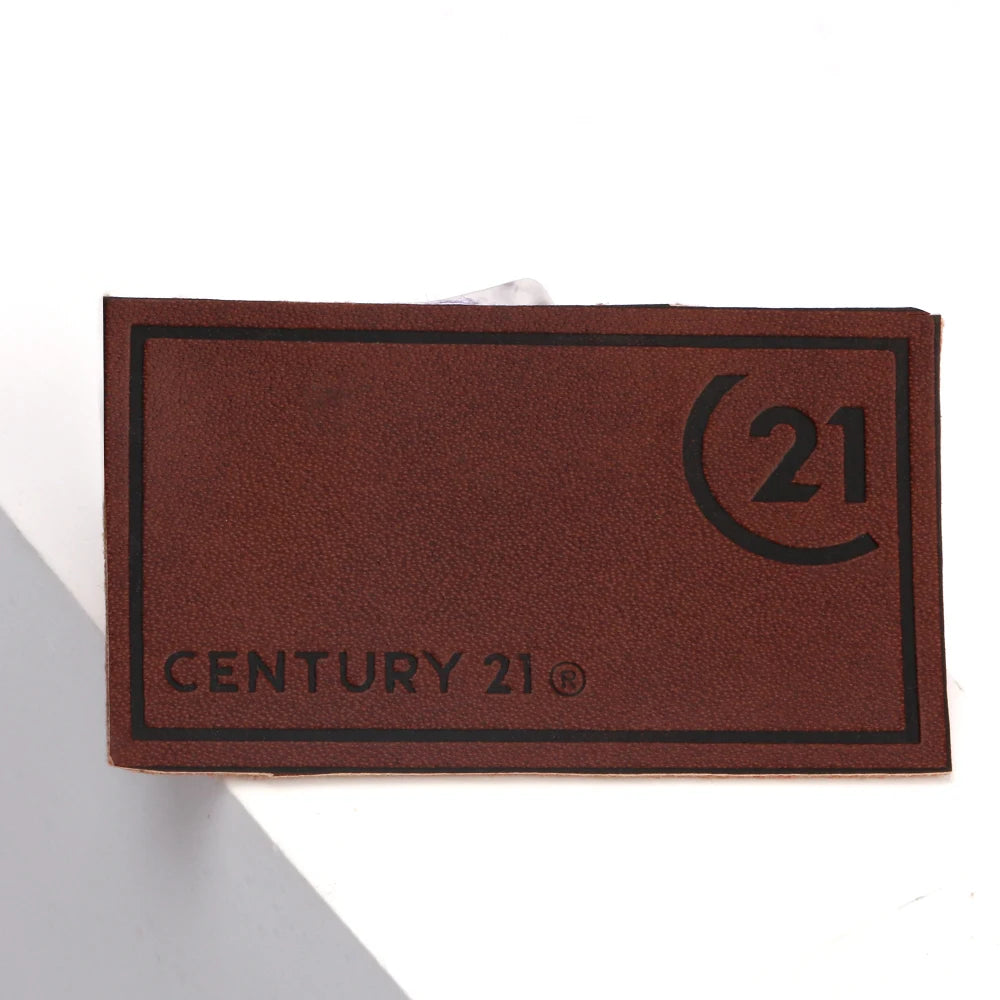 Жинси шимлар учун ямоқ сумкаси ёрлиғи улгуржи махсус чарм ёрлиқлари учун бўрттирма логотипли юқори сифатли махсус ПУ тери ямоқлари тикилган услубда