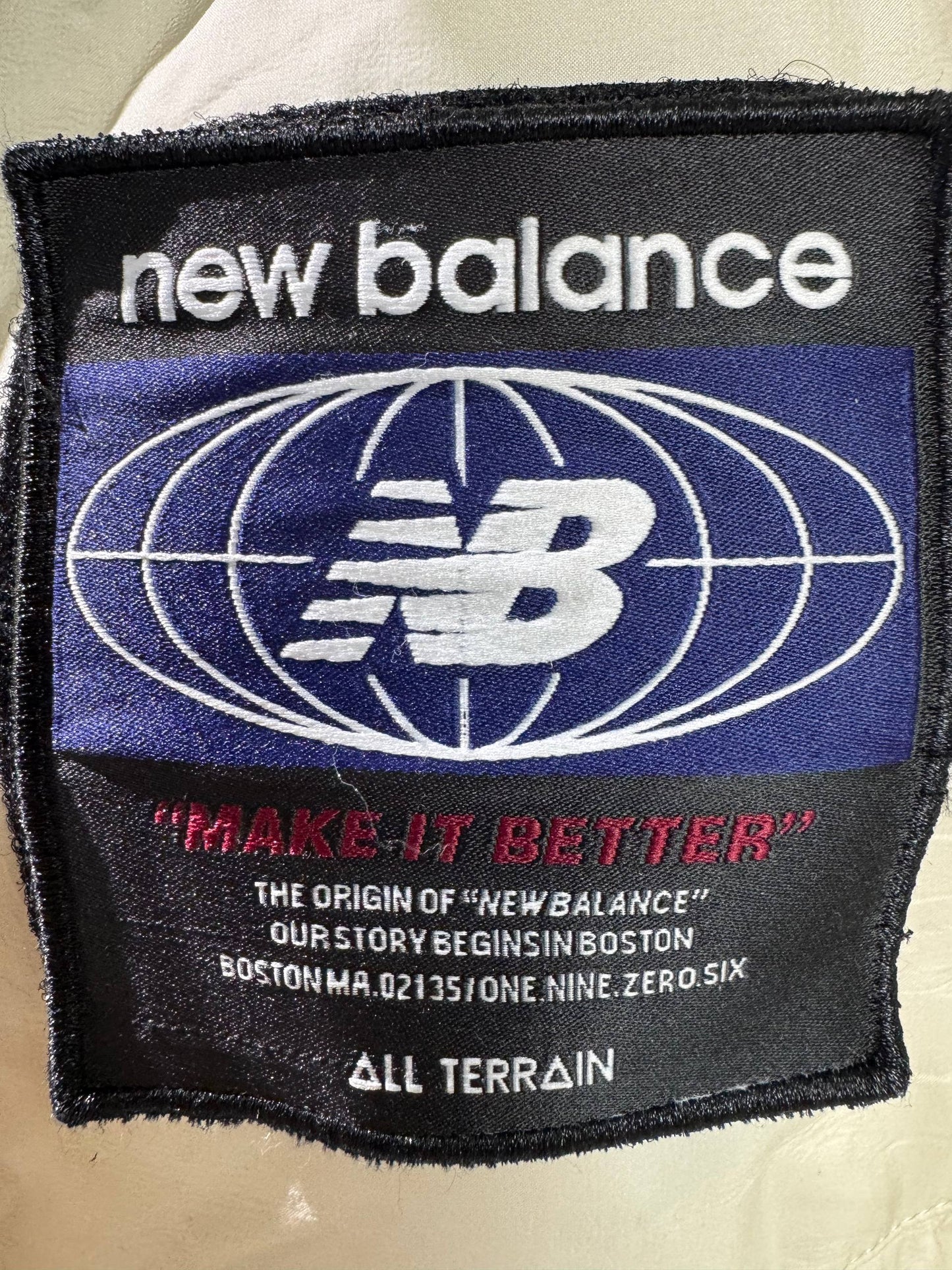 New balance Курткаcи аппликацияси 2205