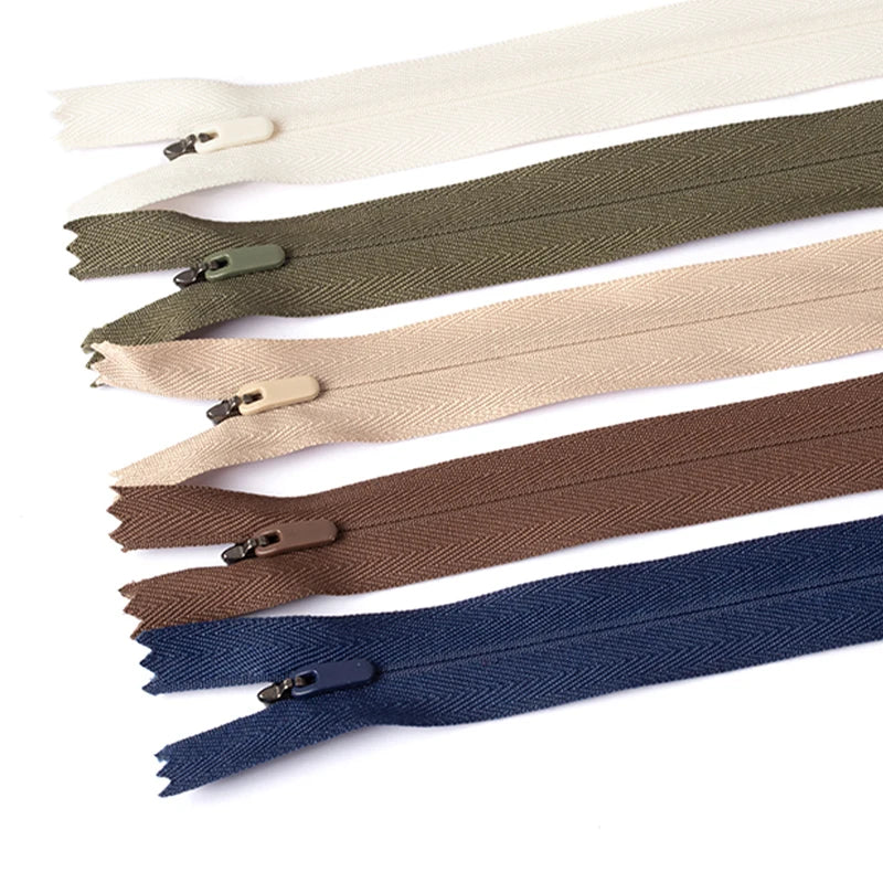 Zipper, Zip hoodie, Jacket zipper, Zip up  Одатда шу сўзлар билан қидириладиган маҳсулот — замок (молния) ҳисобланади. Сиз ушбу замокларнинг барча турларини Kubro Textile Marketдан топишингиз мумкин.