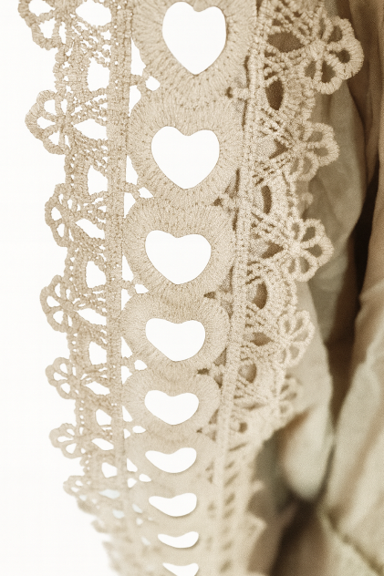 Аёллар учун тайёр кўйлак модели олд қисми кружеваси