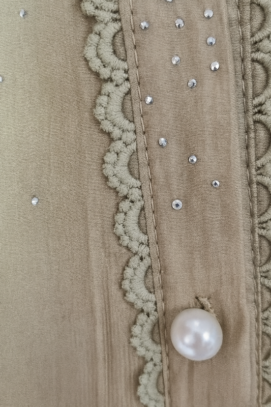 Аёллар кўйлаги олд қисми кружеваси