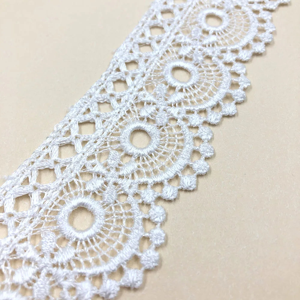 100% Полестер 1 дюймли 4СМ каштадўзлик сувда эрувчан кашта тикилган дантел мато оқ  гипур либос учун