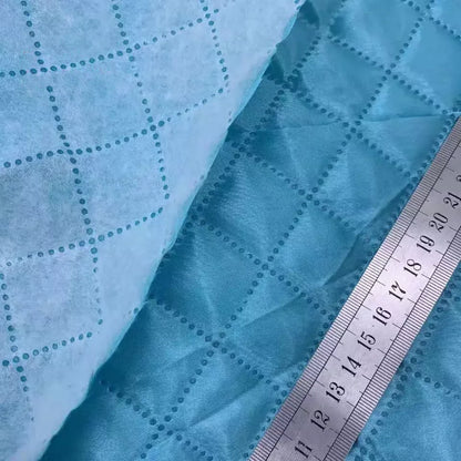 Чегирмада сотилаётган 100% полиэстердан тикилган геометрик дизайнли стеган курткалар