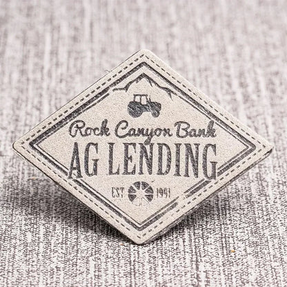 Махсус чарм патч улгуржи фабрикаси бўрттирма логотипи иссиқлик пресси жинси шимлар юк машинаси тери ёрлиқлари