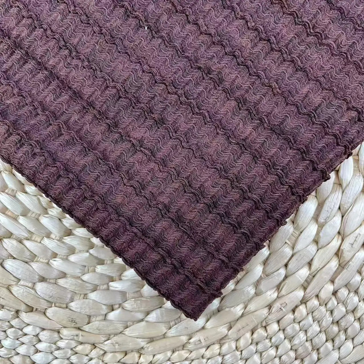 Аёлларнинг кузги/баҳорги либослари ва қисқа енгли кийимлари учун мўлжалланган полестер стреч трико мато.