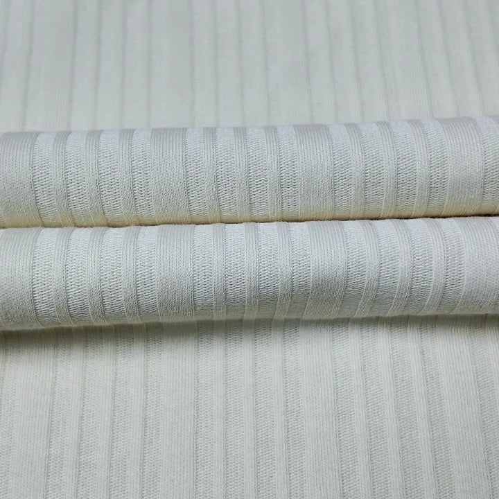 210 г/м² зичликдаги органик 40s рибана жерси мата — 97% пахта ва 3% спандексдан ишланган, юмшоқ, нафас оладиган ва чўзиладиган материал. Футболка ва пижама каби енгил кийимлар учун идеал танлов