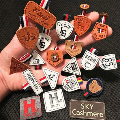 Махсус 2023 янги хусусий ЛОГО нақшли чарм ямалар юкхалта жинси шимлари ПУ ёрлиғи ва ҳақиқий чарм маркали ямоқ