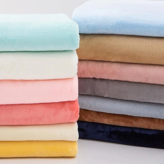 Махсус дизайндаги текис рангли 100 та полестер чўткаси бўлган супер юмшоқ минкй фланел бахмал матоси