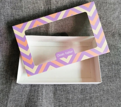 Кастом тайёрланган, нафис, қайта ишланган материалдан ясалган 4–5 дона ич кийим  жойлашадиган қадоқ қути.