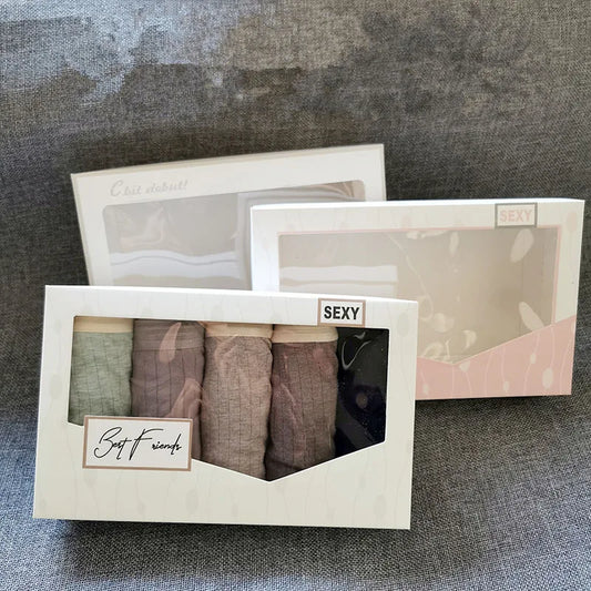 Кастом тайёрланган, нафис, қайта ишланган материалдан ясалган 4–5 дона ич кийим  жойлашадиган қадоқ қути.