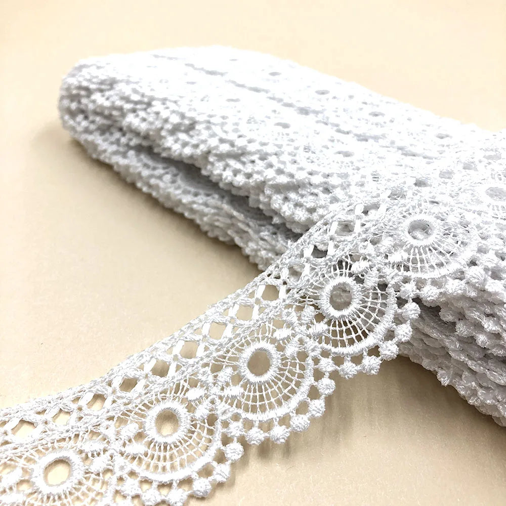 100% Полестер 1 дюймли 4СМ каштадўзлик сувда эрувчан кашта тикилган дантел мато оқ  гипур либос учун