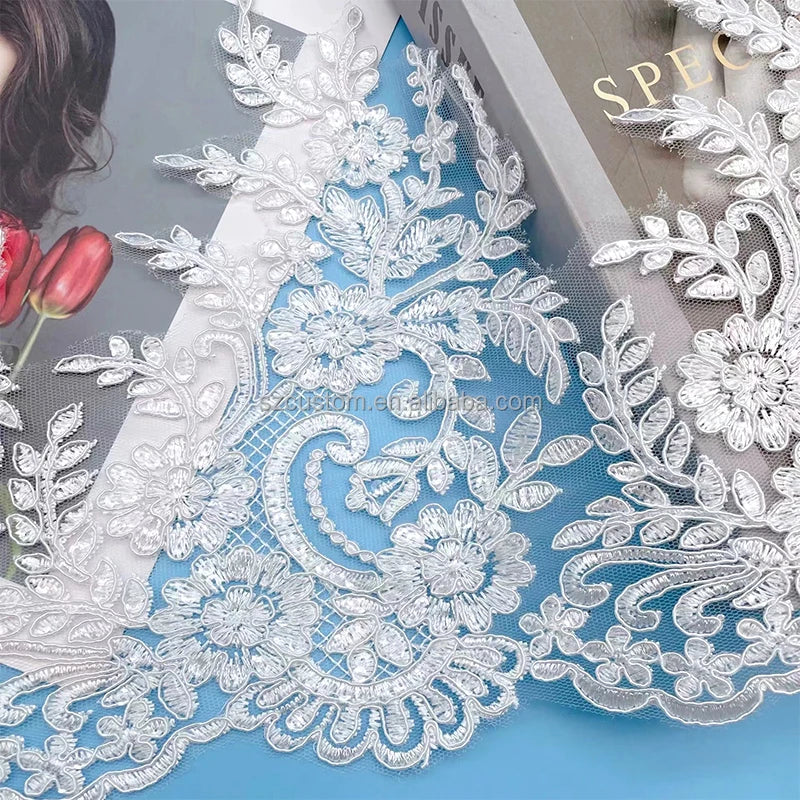 Юмшоқ гипур папатя гулли паетли либослар учун оқ рангдаги дантелли безак