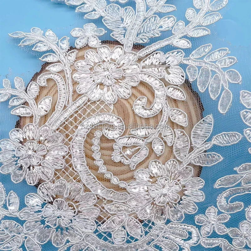 Юмшоқ гипур папатя гулли паетли либослар учун оқ рангдаги дантелли безак