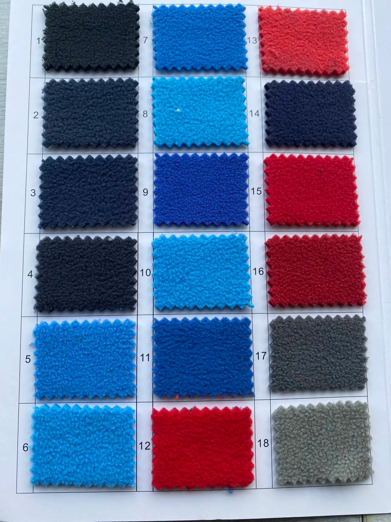 00% полиэстер флис мата — кийим, куртка, ўйинчоқ, уй тўқималари ва қўлда тикиладиган буюмлар учун мос. Юмшоқ, иссиқ сақлайдиган, юқори сифатли материал