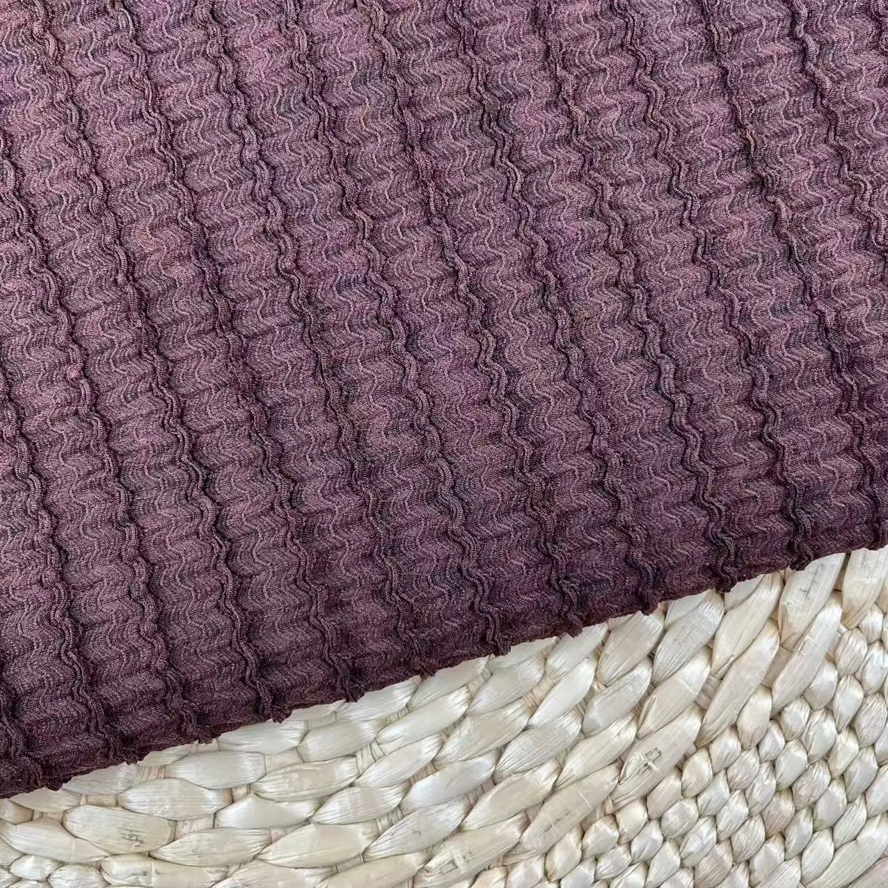 Аёлларнинг кузги/баҳорги либослари ва қисқа енгли кийимлари учун мўлжалланган полестер стреч трико мато.