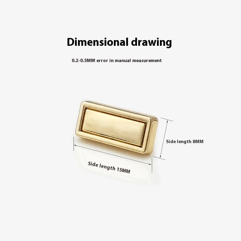 Оддий костюм ва пальто тугмаси — экологик тоза, металл тусли олтин рангдаги тўртбурчак шаклли декоратив тугма. Кийим учун аксессуар сифатида ишлатилади. Платировка (юза қопламаси) билан ясалган