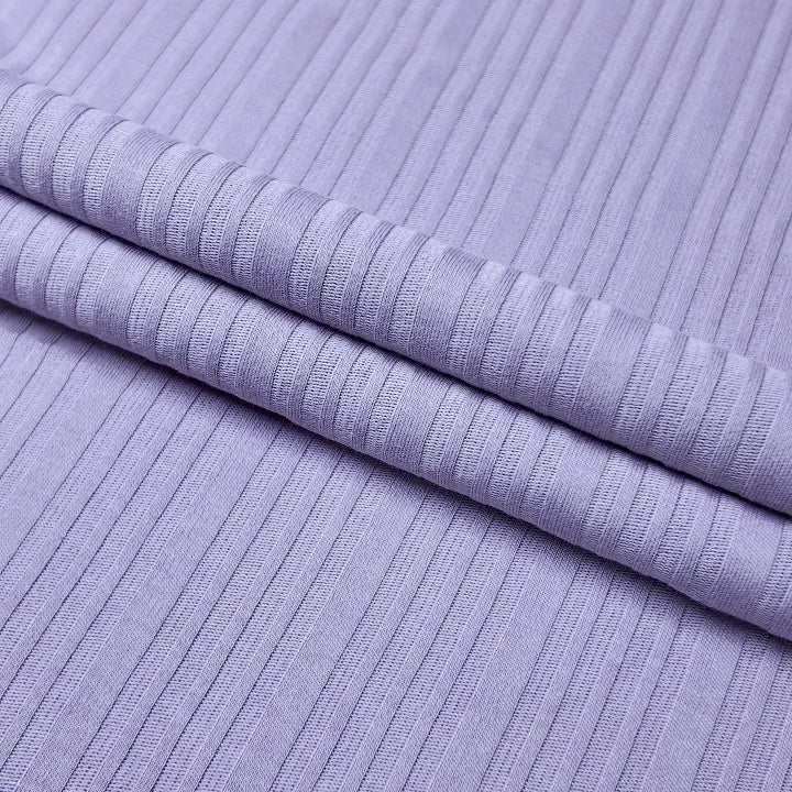 210 г/м² зичликдаги органик 40s рибана жерси мата — 97% пахта ва 3% спандексдан ишланган, юмшоқ, нафас оладиган ва чўзиладиган материал. Футболка ва пижама каби енгил кийимлар учун идеал танлов