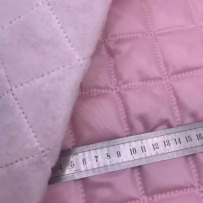 Чегирмада сотилаётган 100% полиэстердан тикилган геометрик дизайнли стеган курткалар