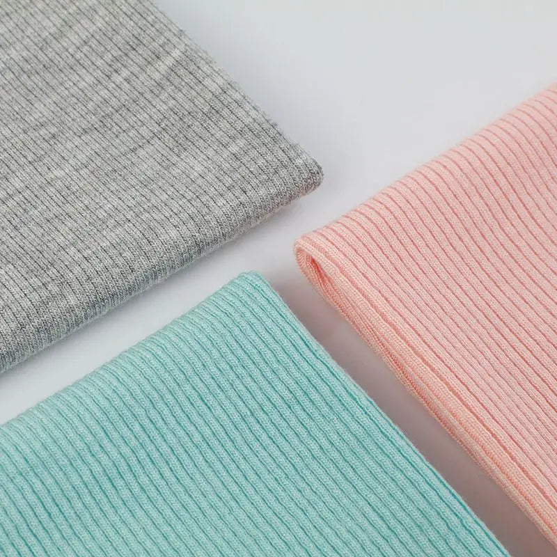 Оммабоп сотувдаги икки томонлама чўзиладиган 2x2 риб (чизиқли) мата — 40S ипли текис вискоза-спандекс аралашмаси. Манжет, ёқалар ва кийим қирралари учун мос